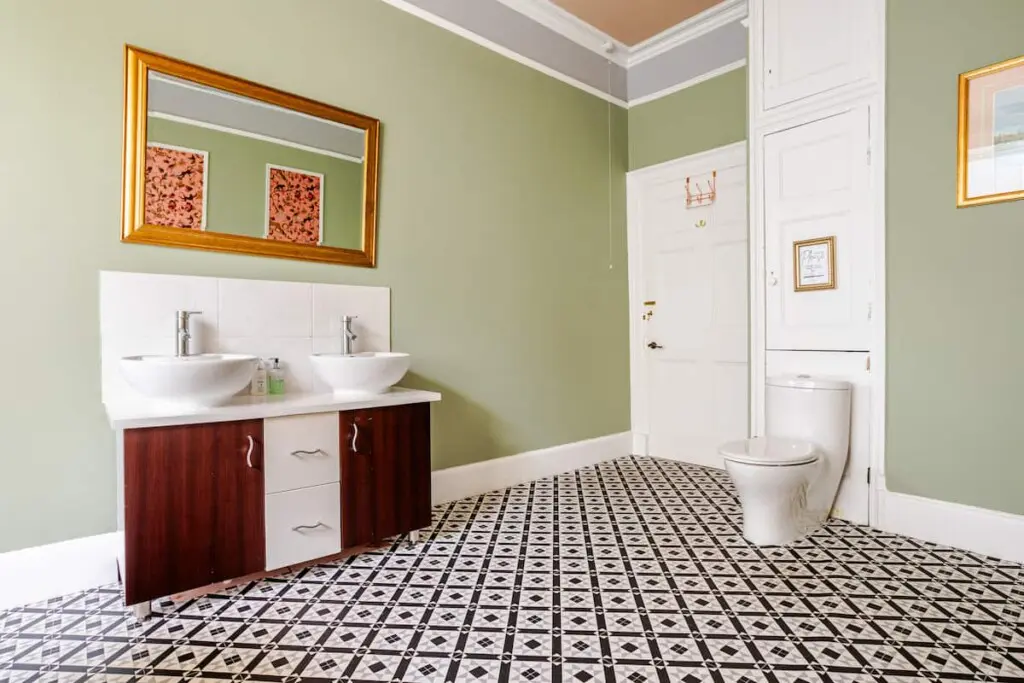 b0cf485b 57a3 4a05 a384 964651aa694e