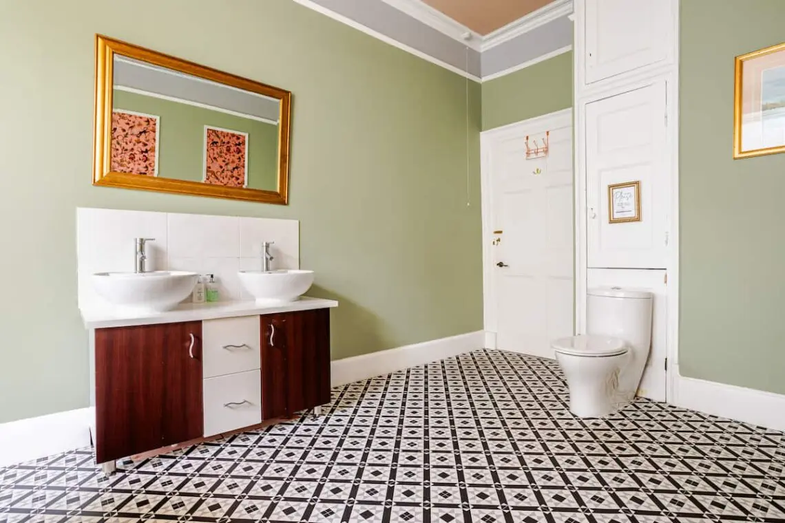 b0cf485b 57a3 4a05 a384 964651aa694e