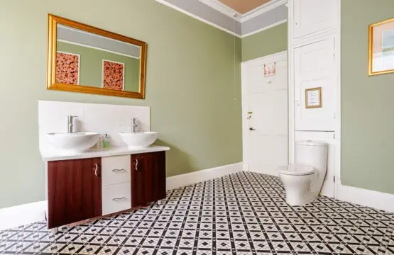 b0cf485b 57a3 4a05 a384 964651aa694e